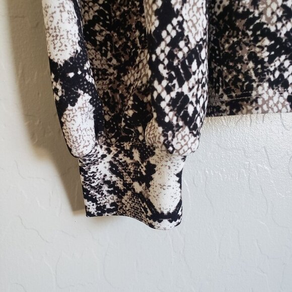 Express Snakeskin Print Puff Sleeve Top Black/White Size Women's XS Keyhole Back - Picture 9 of 10